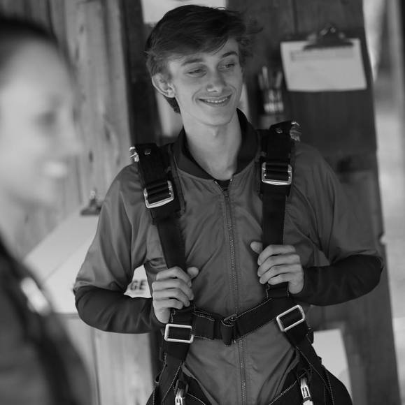 Meet your Posher, Ludovic - Picture 1 of 1